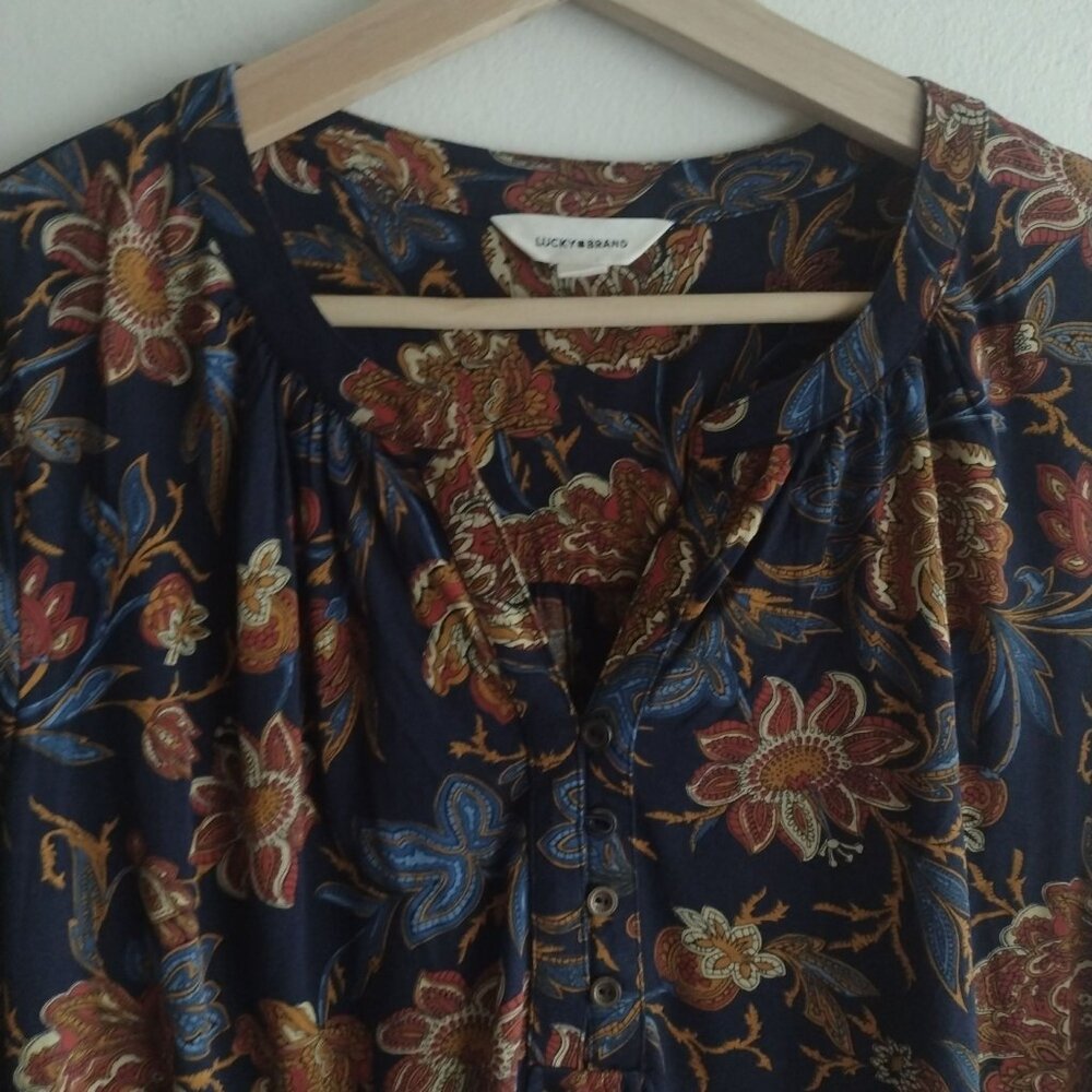Lucky Brand Floral Blouse L Navy Tan Knit Relaxed Fit Tunic Top - Picture 3 of 9